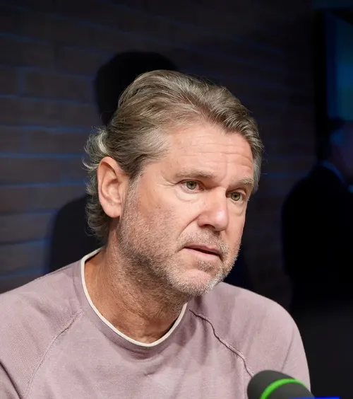 „Nu sunt pregătit, nea Mircea...”  Florin Răducioiu,   mesaj sfâșietor  în ziua înmormântării lui Mircea Lucescu: „Fără dumneata, nu ajungeam aici”