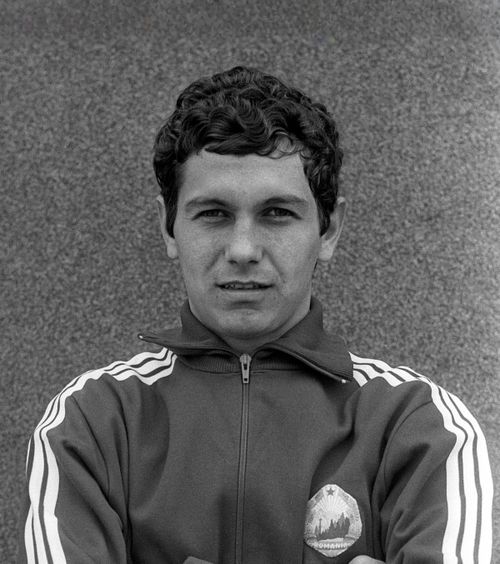 Primii bani câștigați din fotbal de Mircea Lucescu    50 de lei  și începutul unei povești care avea să schimbe fotbalul românesc