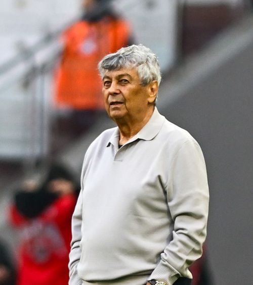 „Îmi pun bustul în cimitir după ce nu voi mai fi”    Mărturisirea tristă a lui Mircea Lucescu  despre modul în care sunt onorate personalitățile în România