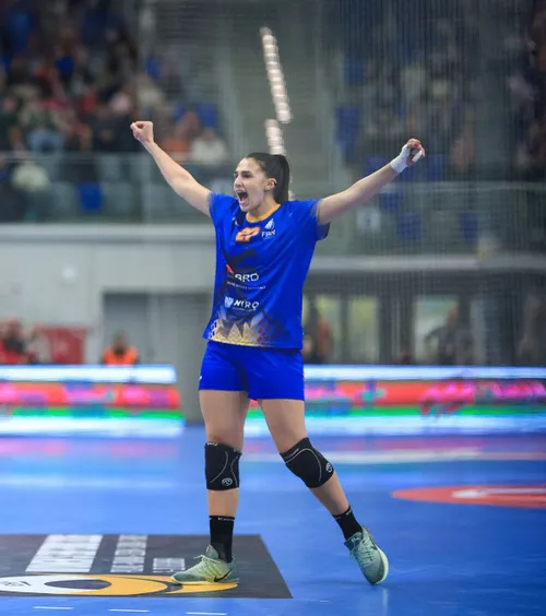 România, victorie fără emoții   „Tricolorele” au câștigat în Polonia și s-au calificat în   Final Four-ul EHF Euro Cup