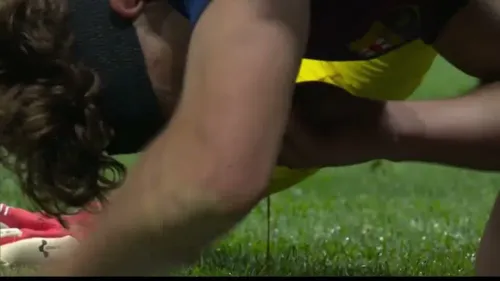 Fermin Lopez, lovit de Juan Musso în meciul Atletico Madrid - Barcelona 1-2. Foto: Captură „X”, @taxxfcb_