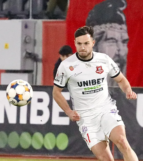 Continuă calvarul lui Politic  Problemele se țin scai de atacantul de la Hermannstadt:   „Este ceva nativ”  » De ce nu va juca împotriva FCSB