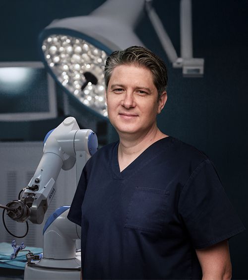 „Proteza de șold nu mai e doar pentru vârstnici”  Medicul ortoped Robert Apostolescu, de la Regina Maria, explică   viața de după operație