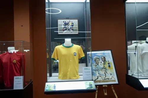 Colecția de tricouri a lui Mircea Lucescu, la Muzeul Fotbalului (FOTO: Iosif Popescu / GOLAZO.ro)