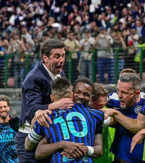 Chivu, show la conferință   Antrenorul lui Inter, despre controversele în care e atras: „Nu sunt idiot.   Dacă nu înțelegem ironia,  mai bine ne apucăm de altceva!”