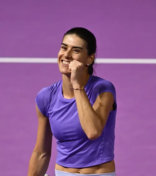 Cîrstea, la o victorie de finală   Sportiva română s-a calificat în semifinale la Rouen după ce a învins-o pe   Anna Bondar