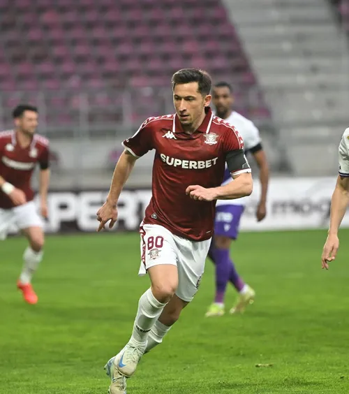 Dilema Moruțan  Săpunaru, bulversat de mutarea făcută de   Rapid:   „Ești amator să aduci un fotbalist și să nu știi unde să-l pui”