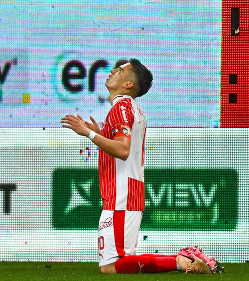 Revanșa celor doi criticați    Cîrjan și Musi  au decis meciul cu execuțiile lor spectaculoase. Dinamo, prima victorie, U Cluj, primul eșec