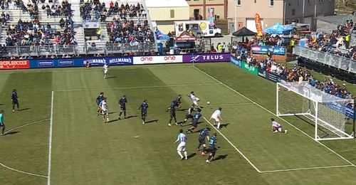 Legea ofsaidului propusă de Arsene Wenger, aplicată în meciul Halifax Wanderers - Pacific FC. Foto: captură X/@sgevans