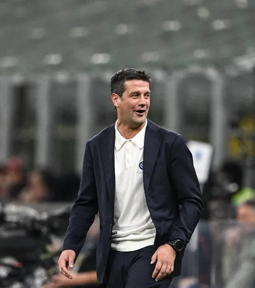 „Generația cu o mână”    VIDEO.    Chivu,  declarații virale despre jucătorii săi de la Inter: „Cum îi văd pe băieți?”