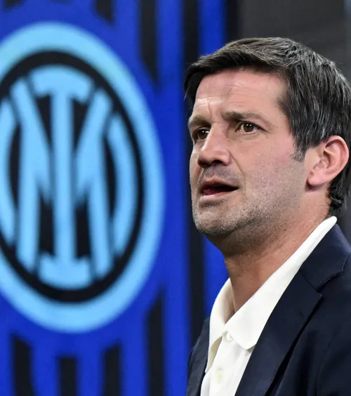 De ce nu zâmbește Cristi Chivu?  Corespondență din Italia: Chivu trăiește într-o atmosferă „de pesimism cosmic”, iar presa și arbitrii   sunt împotriva lui