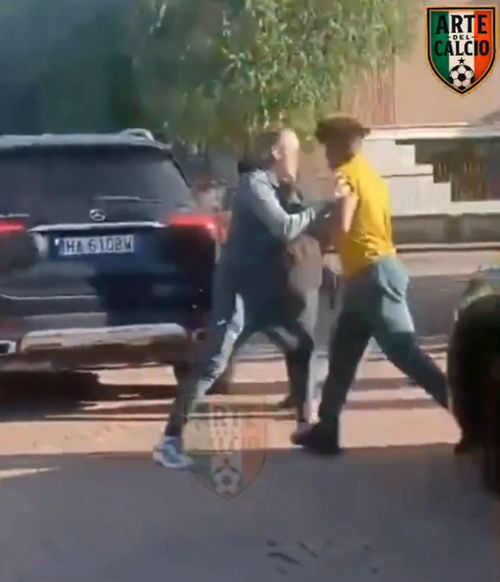 Bătaia dintre Gift Orban și un suporter, după Hellas Verona - AC Milan. Foto: captură X/@ArteDelCalcio