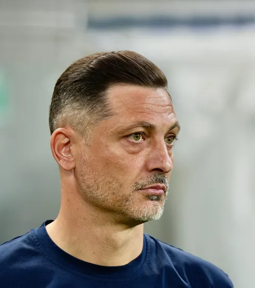 „Eu aleg cine joacă!”    Rădoi nu cedează  în fața lui Becali! Iritat înainte de meci: „Interpretați cum vreți”