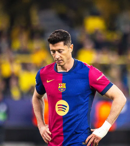 „Poartă-te ca un bărbat!”     Robert Lewandowski,  avertizat de un fost mare jucător: „Permiți să fii tratat astfel la Barcelona?”