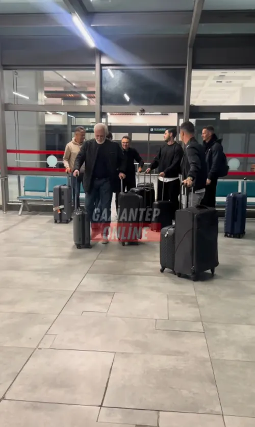 Cum a fost întâmpinat Mirel Rădoi în Turcia. Foto: Instagram/@gaziantteponline