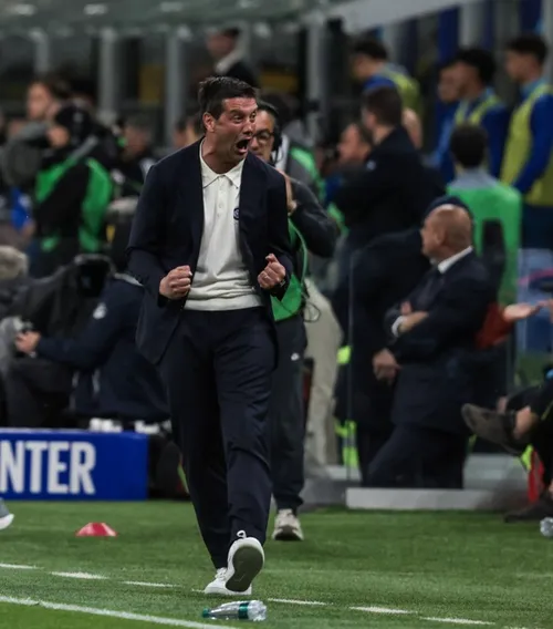 „Nu sunt Mourinho, sunt Cristian”    FOTO.    Chivu a făcut show  după calificarea dramatică în finala Cupei Italiei: „Doar Inter cea nebună poate face asta!”