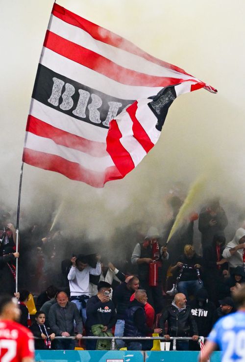 Fumigene în PCH (foto: Raed Krishan/GOLAZO.ro)