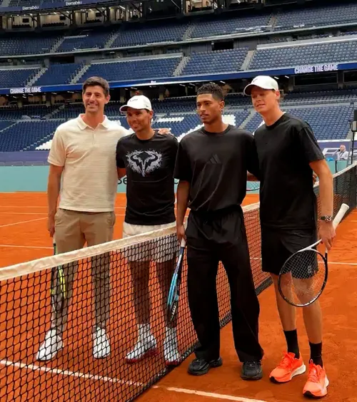 Spectacol pe „Bernabeu”    VIDEO.  Bellingham   a vorbit cu Nadia Comăneci,  apoi a jucat tenis cu Sinner și Nadal » Florentino Perez, ipostază inedită