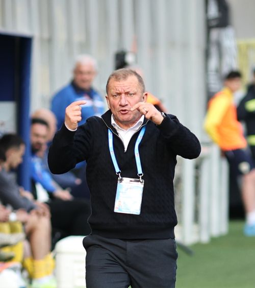 Dorinel Munteanu, foc și pară  „Neamțul”   a răbufnit  după remiza cu Csikszereda: „Ne batem cu morile de vânt! Arbitrează cum vor ei”