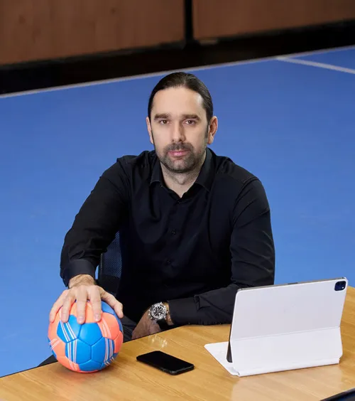 Planul lui Bogdan Voina  Noul președinte al Federației Române de Handbal   pune accent pe juniori:  „Tinerii handbaliști se găsesc în școli”