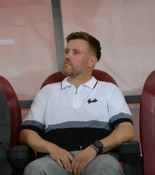 „Tot timpul a avut ceva cu Chiricheș”    Mihai Pintilii  îl apără pe veteranul echipei și se ia de străinii de la FCSB: „Sunt unii acolo care doar stau”