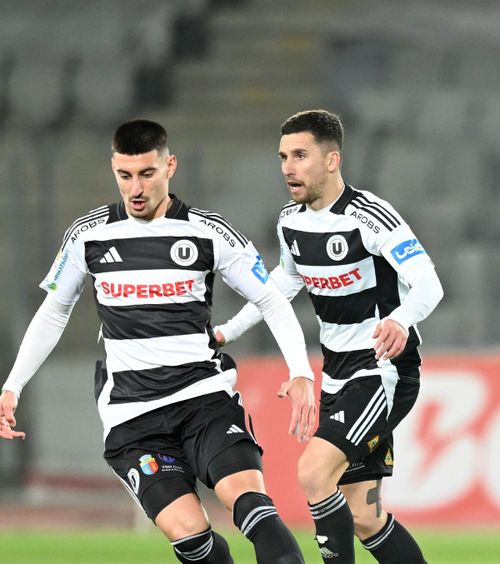 Furioși pe Kovacs  Jucătorii lui U Cluj   acuză arbitrajul  după eșecul cu CFR: „Știa că avea «galben» și nu a vrut să-l elimine!”