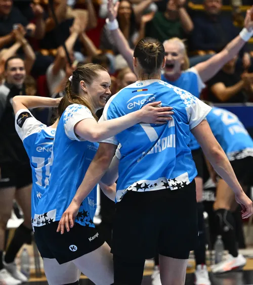 CSM București, spectacol în Liga Campionilor  „Tigroaicele” au dat de pământ cu Esbjerg și sunt în   Final 4 după 8 ani  » Gloria Bistrița, eliminată de Brest