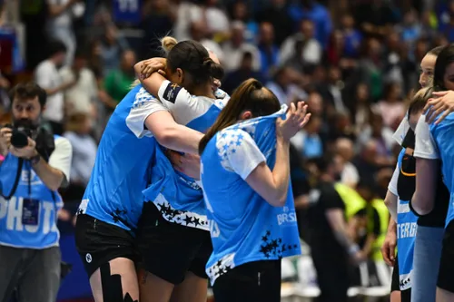 CSM București, bucurie după calificarea în Final 4-ul Ligii Campionilor (FOTO: Raed Krishan / GOLAZO.ro)