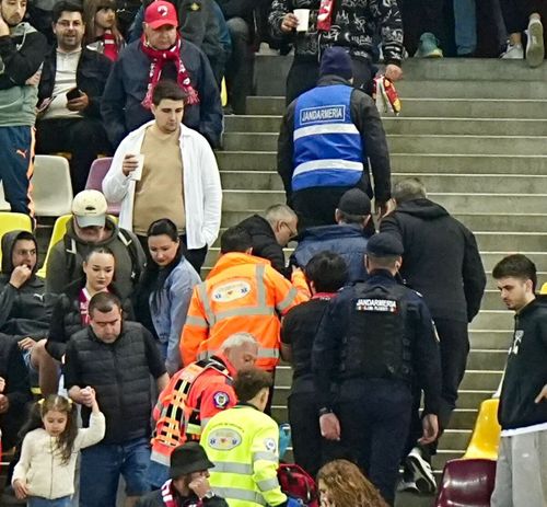 Unui fan i s-a făcut rău în tribune înainte de Dinamo - Rapid Foto Iosif Popescu - GOLAZO.ro (jpeg