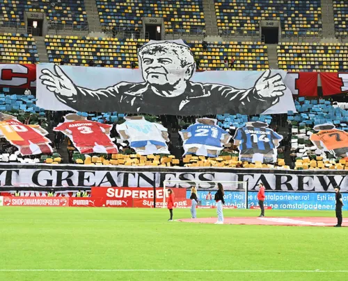 Uniți pentru Luce, dezbinați de rasism!  O scenografie emoționantă în memoria lui   Mircea Lucescu,  lovită de rasism oribil