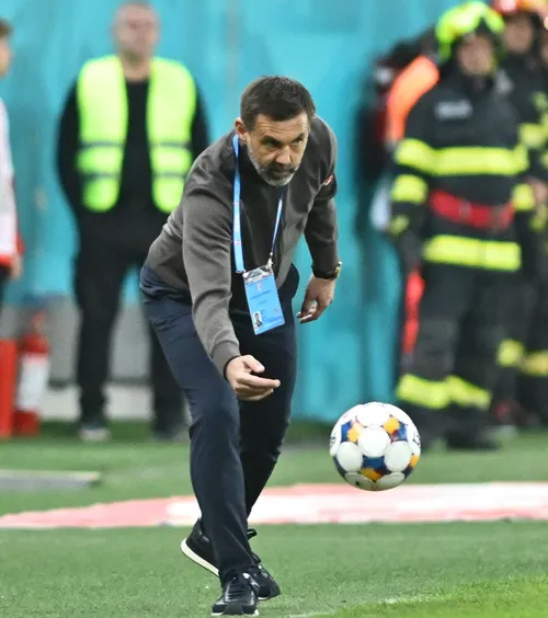 „Am fost aproape morți”    VIDEO.     Kopic  a explicat scoaterea lui Cîrjan din primul „11”: „E ușor să iau o decizie când se întâmplă asta”