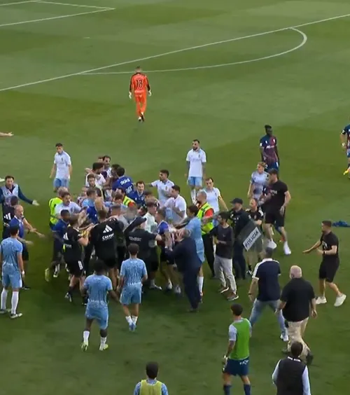 Scene șocante în Spania    FOTO+VIDEO.   Portarul   și-a luat la bătaie  adversarul! Cum s-a justificat agresorul