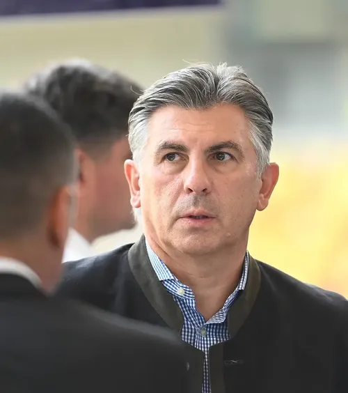 Ionuț Lupescu, șocat în direct  Dezvăluiri despre marea luptă pentru   șefia FRF:  „Am avut senzația că i se pare că va fi mângâiat”