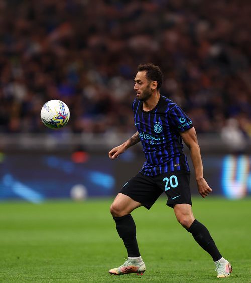 Probleme pentru Chivu   Hakan Calhanoglu   s-a accidentat  din nou » Cât ar putea lipsi mijlocașul turc 