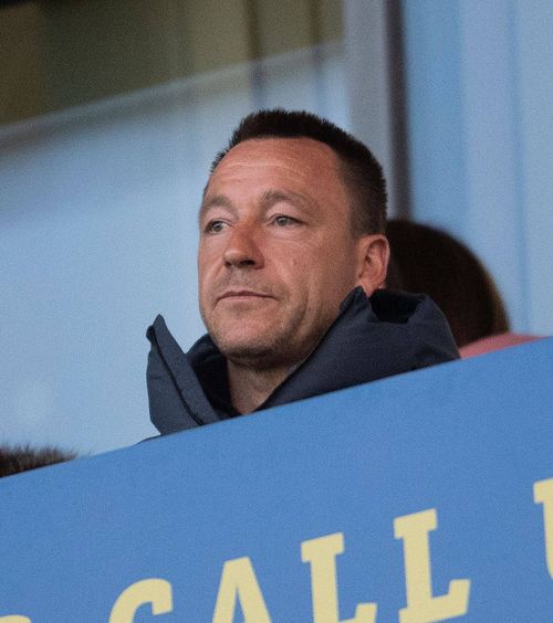 John Terry, criticat dur   Comentariile postate de el și Dennis Wise au creat o adevărată   avalanșă de critici:  „Să interzicem străinilor să solicite beneficii”