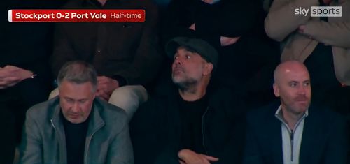 Pep Guardiola, în tribune la meciul dintre Stockport County - Port Vale. Foto: captură X/@SkyFootball
