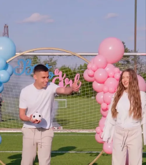 Gender reveal la Săftica    Căpitanul lui Dinamo  va deveni tată și a aflat sexul copilului chiar în cantonamentul „câinilor”