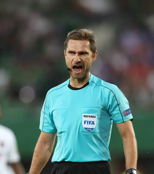 „Am rămas șocat!”    VIDEO.  Zidane   s-a dus furios  la Alexandru Tudor! Arbitrul, uimit de intervenția lui Desailly: „Bă, de unde sunt ăștia?”