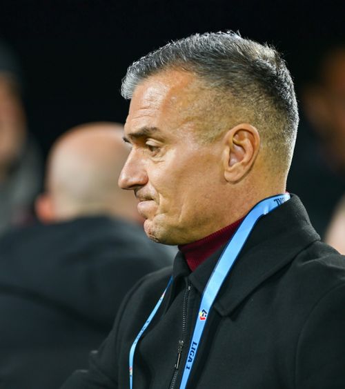 „Nu știu cum pot fi interziși!”    Pancu,  enervat la conferința de presă: „Mi se strigă în cor asta! Știți și dumneavoastră!”