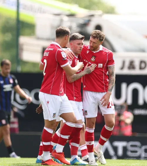 Dramă pentru Wrexham  Cum a ratat echipa actorilor Ryan Reynolds și Rob McElhenney   barajul pentru Premier League  + Formația lui Ed Sheeran a promovat