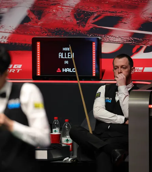 Dosarele Epstein la Mondalul de Snooker    FOTO.  Moment bizar în semifinalele turneului de la Crucible. A fost dat afară din sală pentru   ce a făcut în jocul decisiv