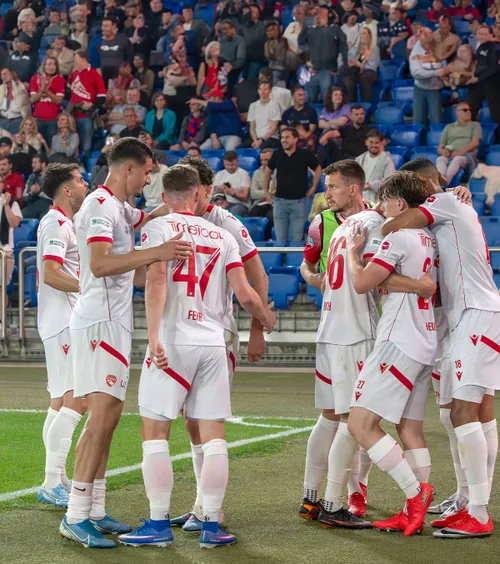 Triumf miraculos în Europa  O nou-promovată a câștigat   primul titlu la 128 de ani  de la înființare cu ajutorul a doi foști rapidiști!