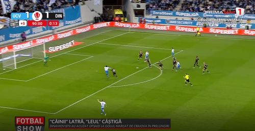 Golul lui Nsimba din meciul U Craiova - Dinamo, venit după o poziție de ofsaid în constructia fazei Foto Prima Sport (3).jpg