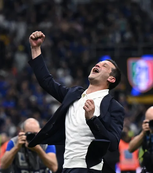 Cristi Chivu, campion în Italia!     FOTO.  Inter învinge Parma și câștigă   titlul #21!  Sărbătoare nebună pe „Meazza”