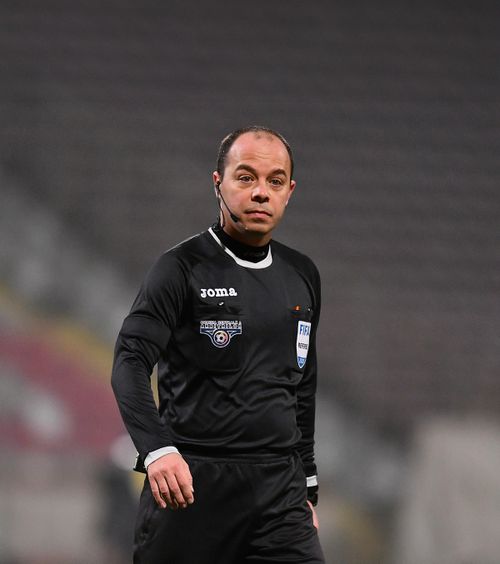 „Ofsaid evident”   Marius Avram, verdict după eroarea de arbitraj din Craiova - Dinamo:   „E clar că faza n-a fost analizată!”