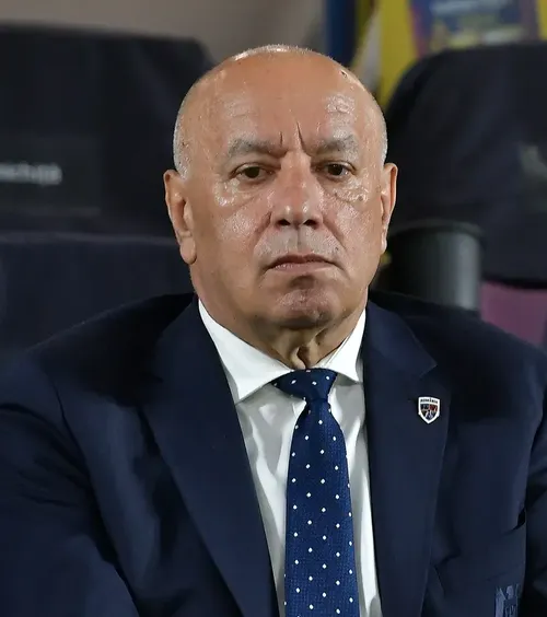 „Lasă jucătorii să se concentreze!”  Aurel Țicleanu l-a criticat pe patronul U Craiova pentru   gestul făcut înainte de meci:  „Mă supăr când văd asta”
