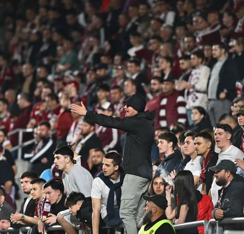Tocați de fani    VIDEO.   Ultrașii Rapidului, fără milă!   Și-au huiduit și ironizat favoriții  + ce au făcut când l-au văzut pe Șucu