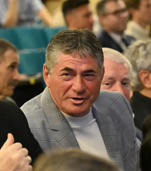 Ștefan Iovan, la spital   Emoțiile aniversării a 40 de ani de la cucerirea CCE  l-au copleșit pe   căpitanul Stelei de la Sevilla  » Iovan: „Nu sunt de internat”