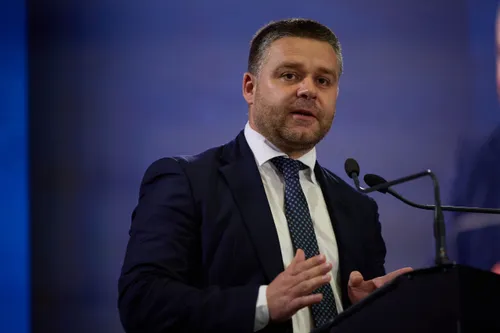 Prima reacție a lui Ciprian Ciucu, după ce moțiunea a trecut: "Sus inimile! Noi mergem mai departe cu Ilie Bolojan! Nu pentru un om, ci pentru principii"