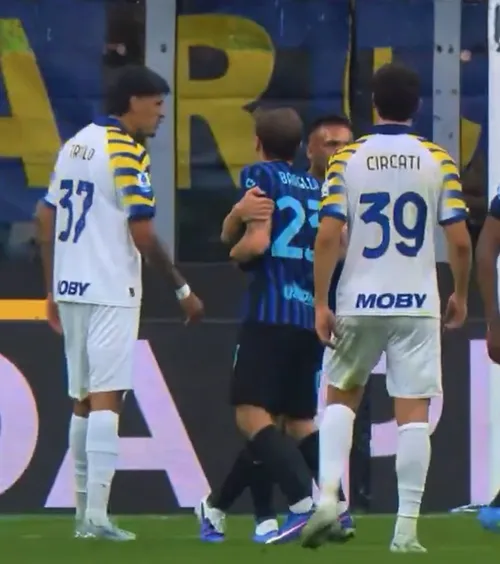 „Știți ce mi-a spus?!”    VIDEO.  Barella, conflict cu un jucător de la Parma. Chivu l-a scos imediat de pe teren:   „Trebuie să o fac, altfel...”